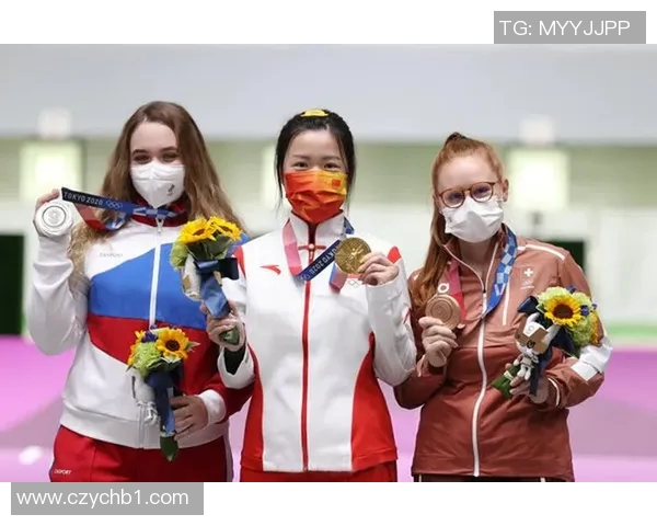 中国运动员夺金后向观众比心举动温暖全场让人动容